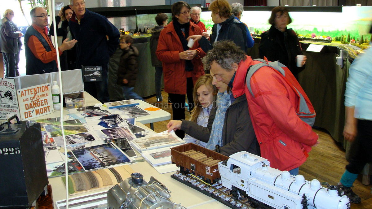 dsc04890_la_chapelle_gonaguet_29_avril_2012_la_foule.jpg